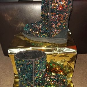 UGGS size 7 (W)